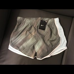Women’s Nike tempo running short